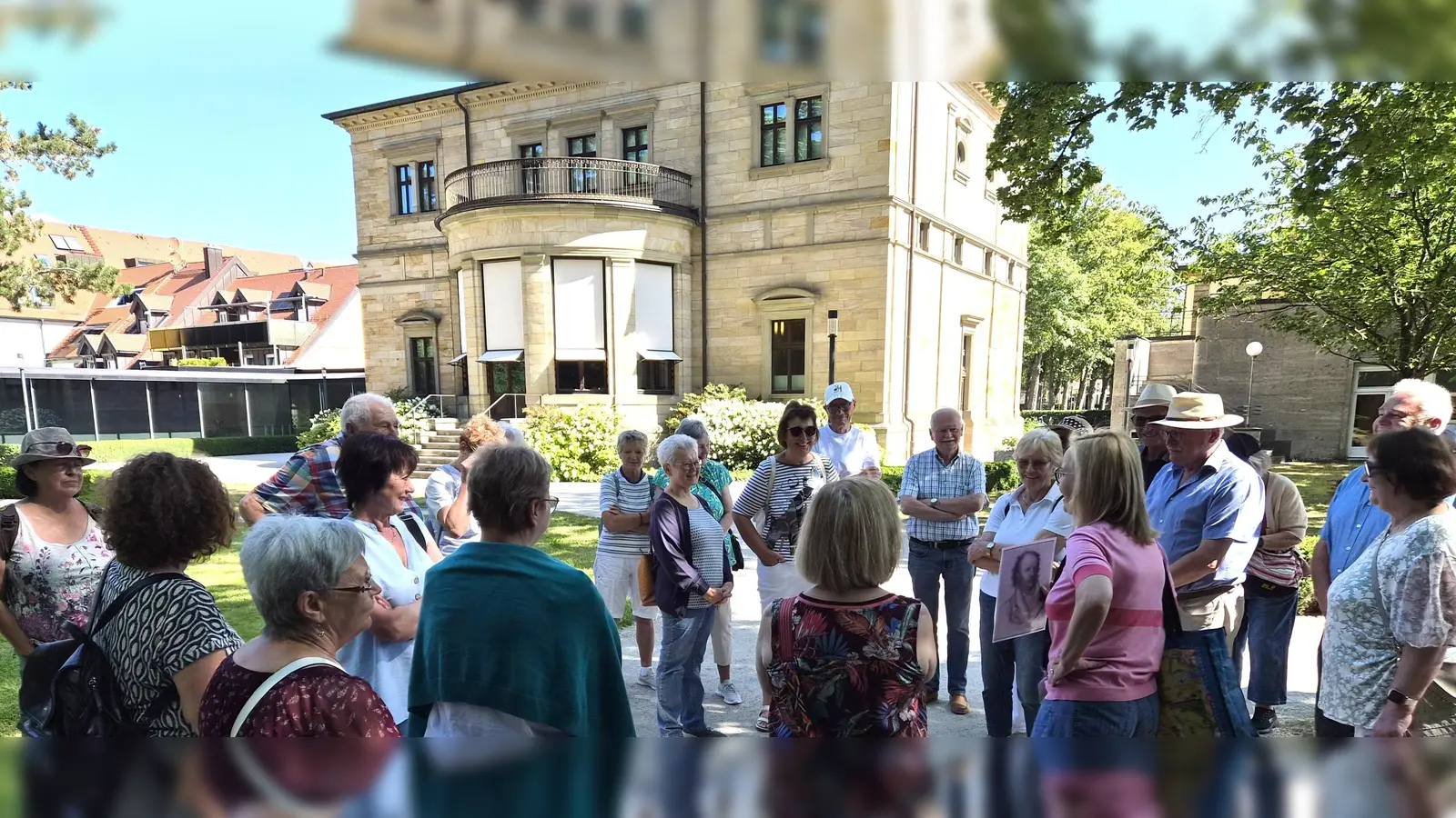 Die Teilnehmer von onTour vor der Villa Wahnfried, dem ehemaligen Wohnhaus Richard Wagners in Bayreuth. (Bild: Walter Heldrich )