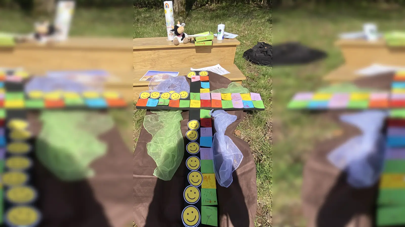 „Aus dunkel wird bunt” - Kinder gestalten ein buntes Kreuz zu Ostern. (Bild: Maria Stich)