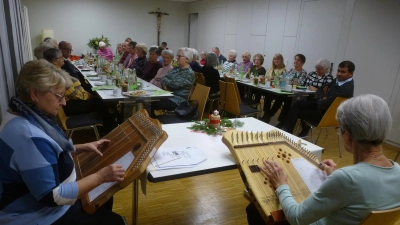Eine willkommene Einstimmung auf das Fest bot die Adventfeier im Generationencafè mit lustigen und besinnlichen Gedichten und Geschichten. (Bild: Siegfried Bock)