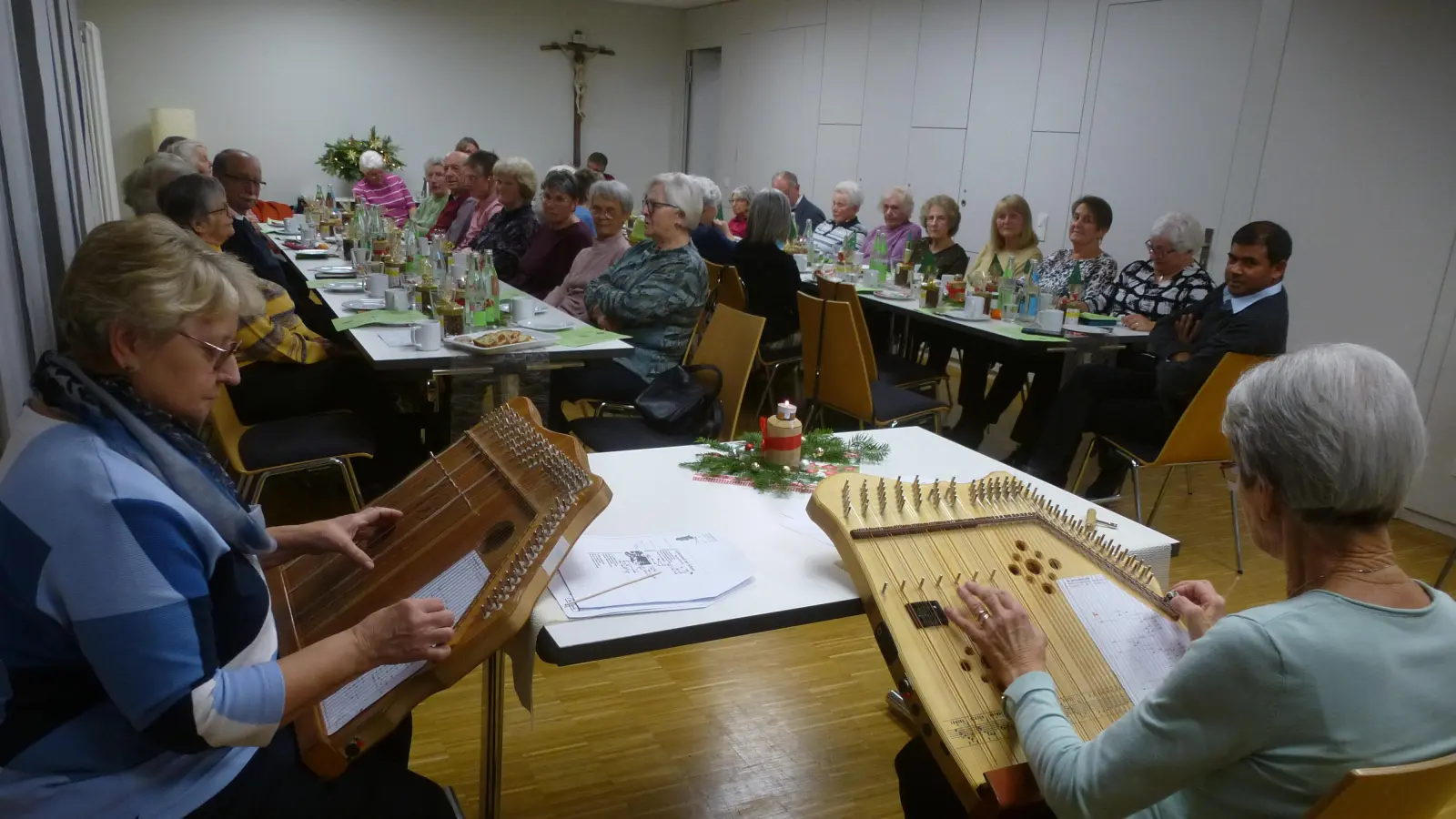 Eine willkommene Einstimmung auf das Fest bot die Adventfeier im Generationencafè mit lustigen und besinnlichen Gedichten und Geschichten. (Bild: Siegfried Bock)
