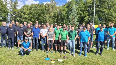 Zum Sommerstocken versammelten sich um den Wintersportverein insgesamt acht Teams mit jeweils vier Stocker. (Bild: Katja Oertel)