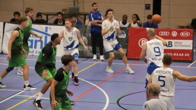 Teamarbeit im Hinspiel gegen Pressath - Weiden in weiss (Bild: Jürgen Masching)