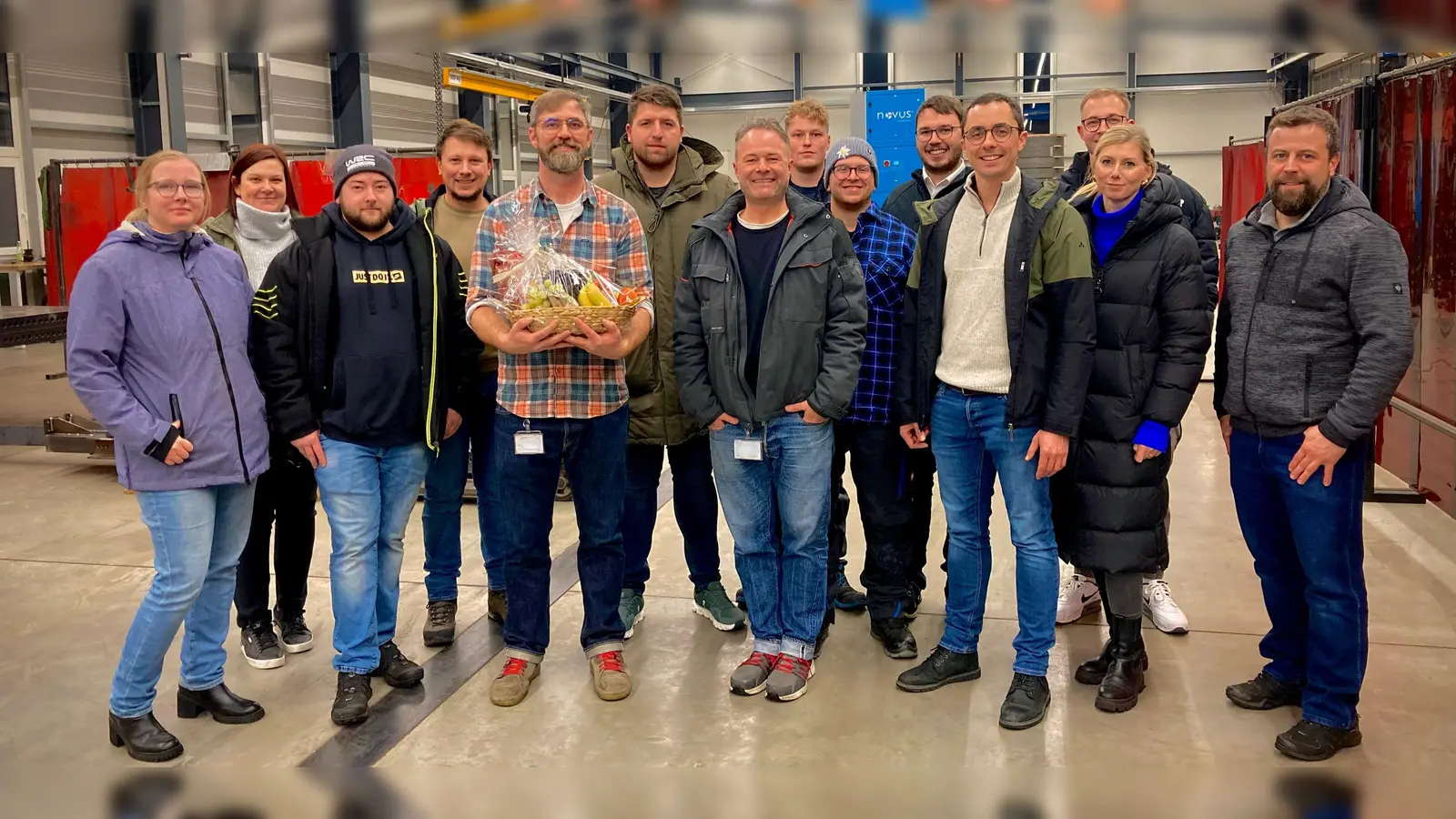 Von links: Melanie Popp, Sandra Dostler (JU Kreisvorsitzende) Patrick Weber, Johannes Frauenholz (Vorsitzender JU Immenreuth), Martin Schmidt (Geschäftsführer), Christoph Zembsch, Ludwig Schmidt (Geschäftsführer), Tim Götz, Michael Dötterl, Michael Heser, Daniel Schmidt, Ralf Schreyer, Susanne Kainz, Bernhard Schmid  (Bild: Johannes Frauenholz)