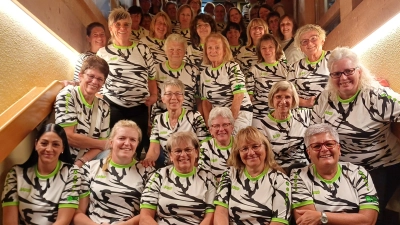 51 Damen des SV Loderhof/Sulzbach beim Wanderwochenende im Pitztal - alle im gleichen Vereinsshirt  (Bild: Gerda Donhauser)