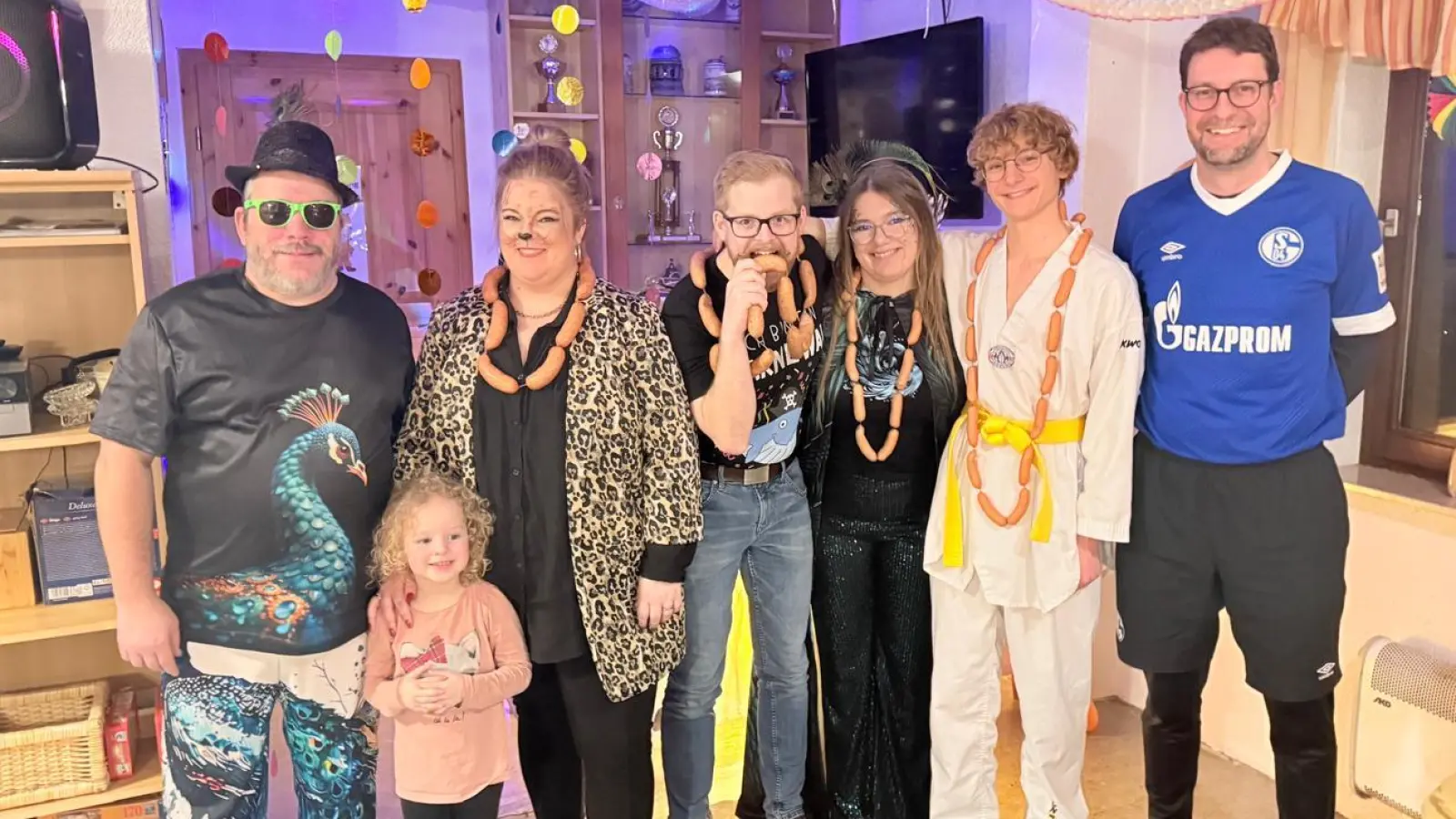 Li.n.re 2. Schützenmeister Alexander Pfaff, Claudia Poppel, Stefan Möller, Fiona Pfaff, Max Möller und Jugendleiter Sven Lehmeier  (Bild: Gerald Schmidt )