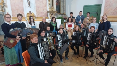 Im Bild die Akteure beim Mariensingen (Bild: Monika Kunz)