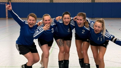 Es spielten von links auf dem Foto: Spöth Tina, Rebhan Tina, Schwarz Stefanie, Keilhofer Lena, Neumann Heike. Nicht auf dem Bild: Wrobel Martina und Kühnl Alina (Bild: Gerhard Müller)