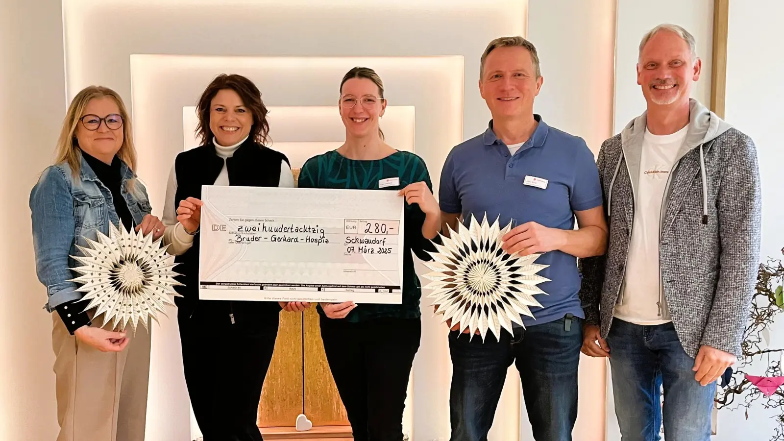  Bianca Reinhold (Tourismusbüro Bodenwöhr), Melitta Windl (Tourismusbüro Bodenwöhr), Katharina Salbeck ( Leitung Bruder-Gerhard-Hospiz), Manfred Seitz (Pflegedienstleitung), Georg Hofmann (1. Bürgermeister von Bodenwöhr)-von links. <br><br> (Bild: Bianca Gebert)