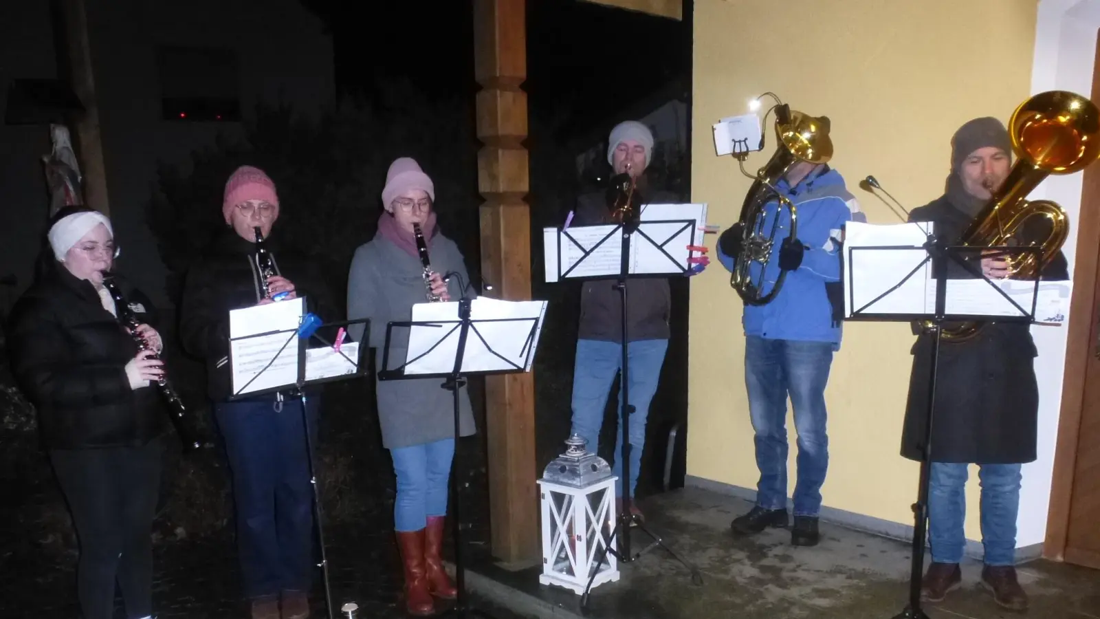 Musikalische Umrahmung beim Dorfadvent.  (Bild: Adolf Mandl)