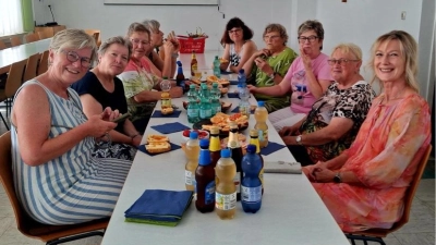 Brotzeit für die fleißigen Helferinnen. (Bild: Ursula Stemmer)