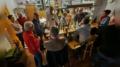 Gespräche an der Küchentheke (Bild: Klaus Reichel)