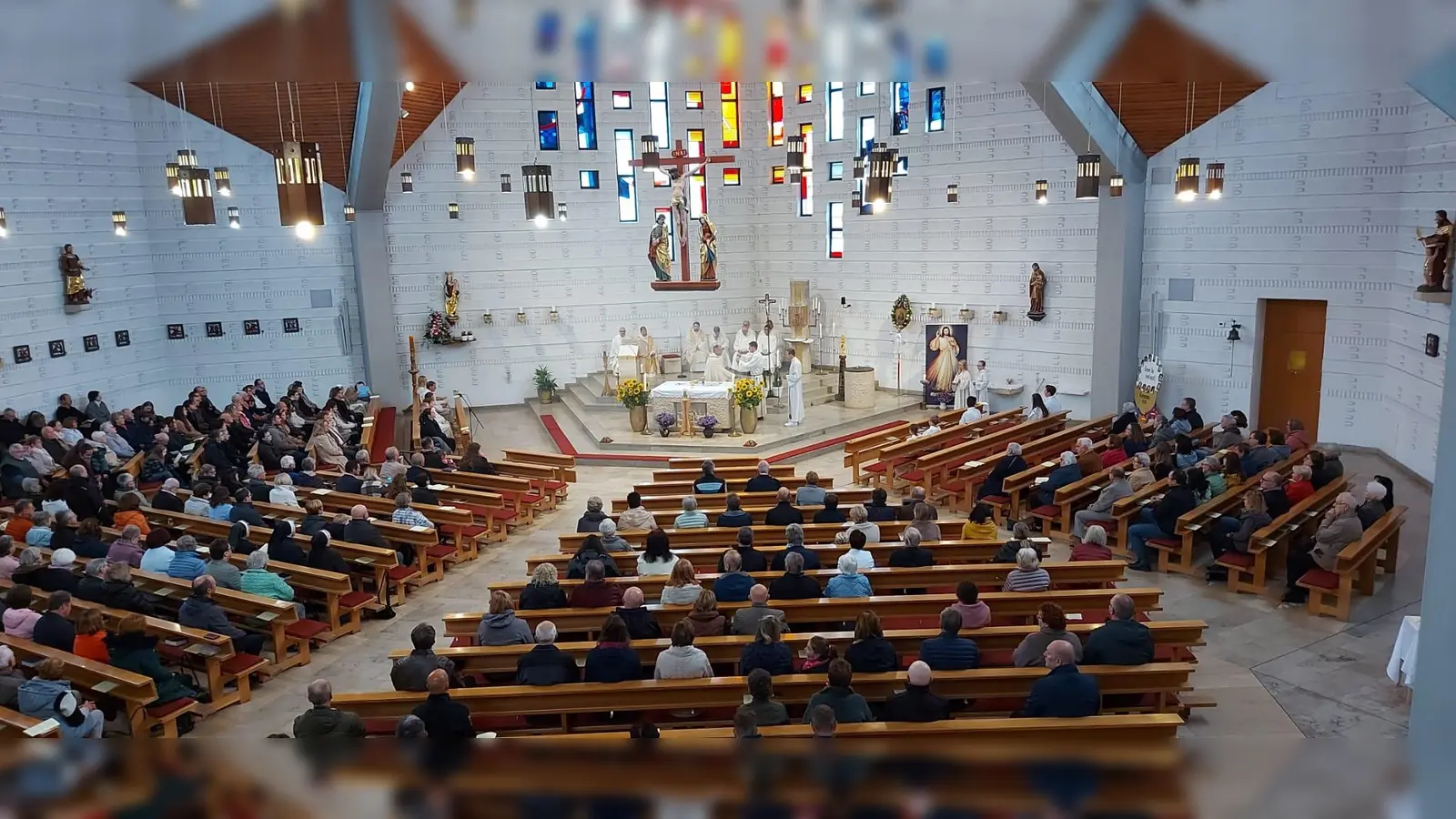 Blick von der Empore  (Bild: Pater Johannes Bosco)