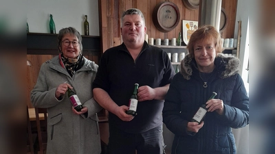 Erika Beer und Evi Rauch mit dem Braumeister Armin Ertl (Bild: Evi Rauch)