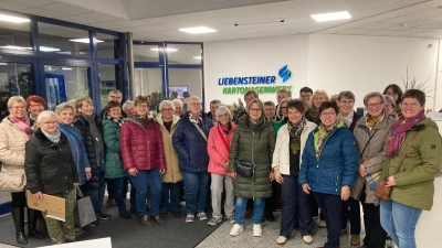 Frauenbund Neustadt besichtigt das Liebensteiner Kartonagenwerk  (Bild: Marianne Lebegern)