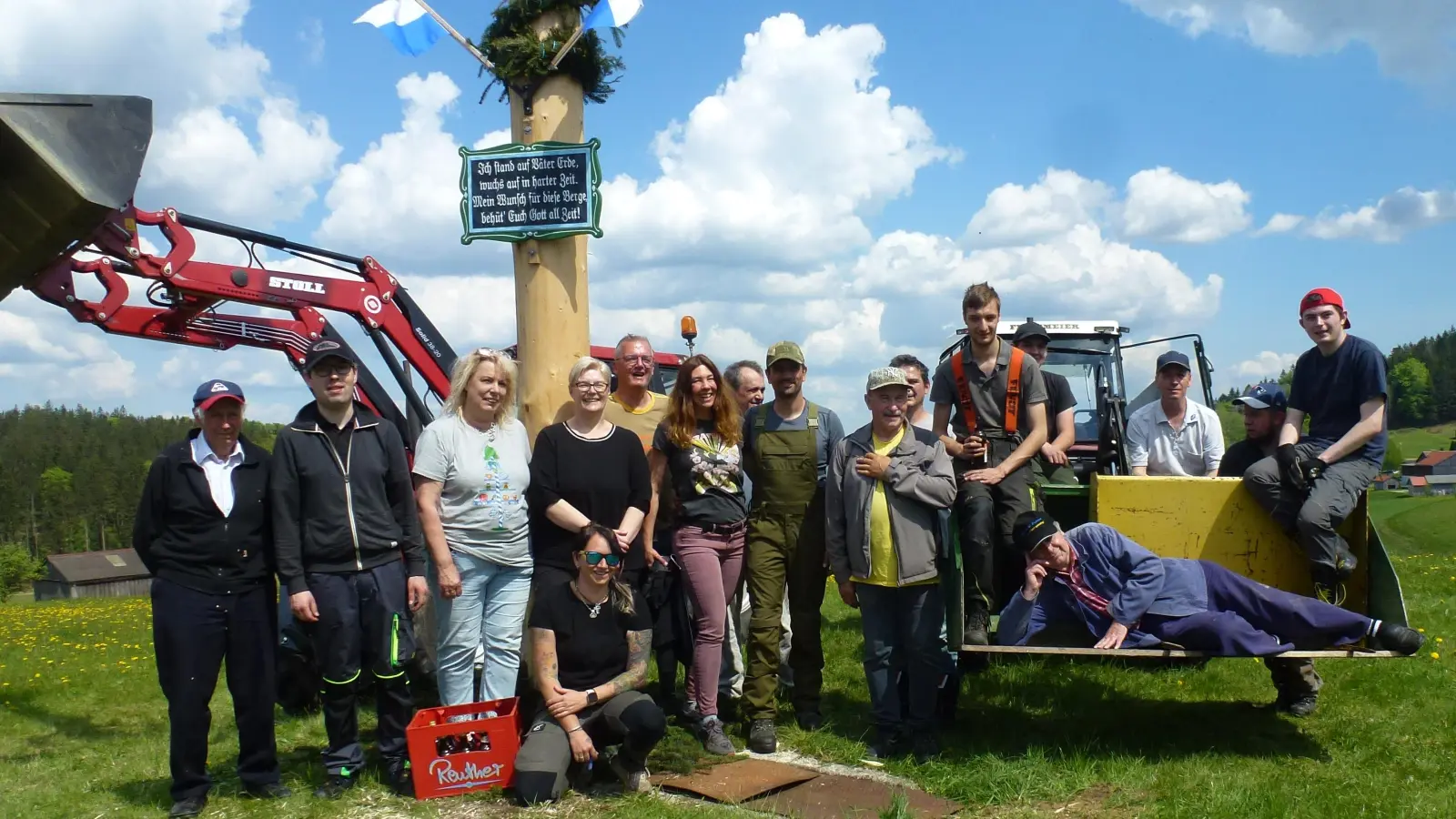 Maibaum mit Tradition in Altglashütte.  (Bild: Siegfried Walter)