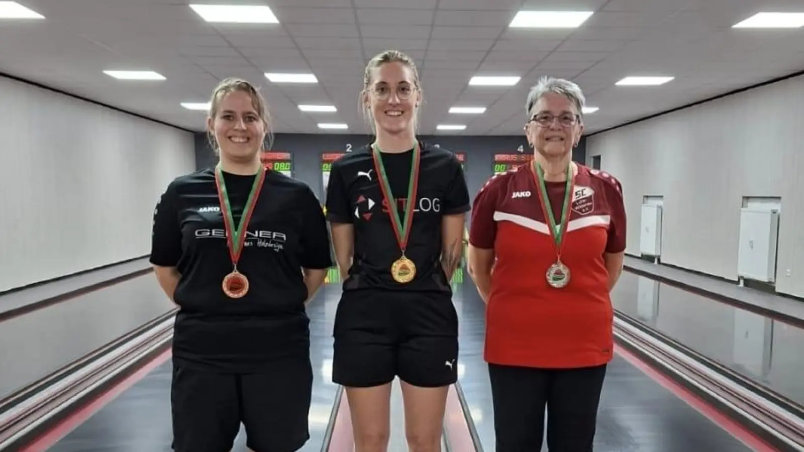 Die drei Erstplatzierten der Damen von Links: Sybille Kraus, Lena Lugert und Andrea Imbs.  (Bild: Manuel Kraus)
