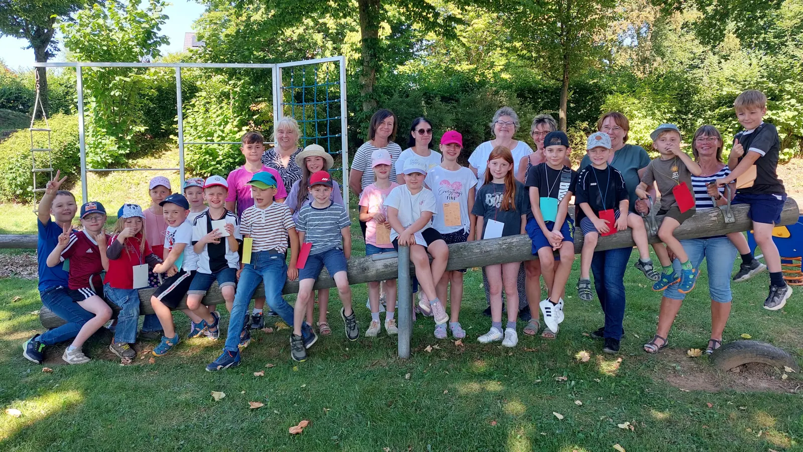 Gruppenfoto mit dem Team der KLB Wernersreuth, von links: 1. Vorsitzende Brigitte Meyer, Monika Fritsch, 2. Vorsitzende Petra Fröhlich, Elfriede Berling, Karola Meyer, Monika Seitz und Gertrud Spachtholz. (Bild: Brigitte Meyer)