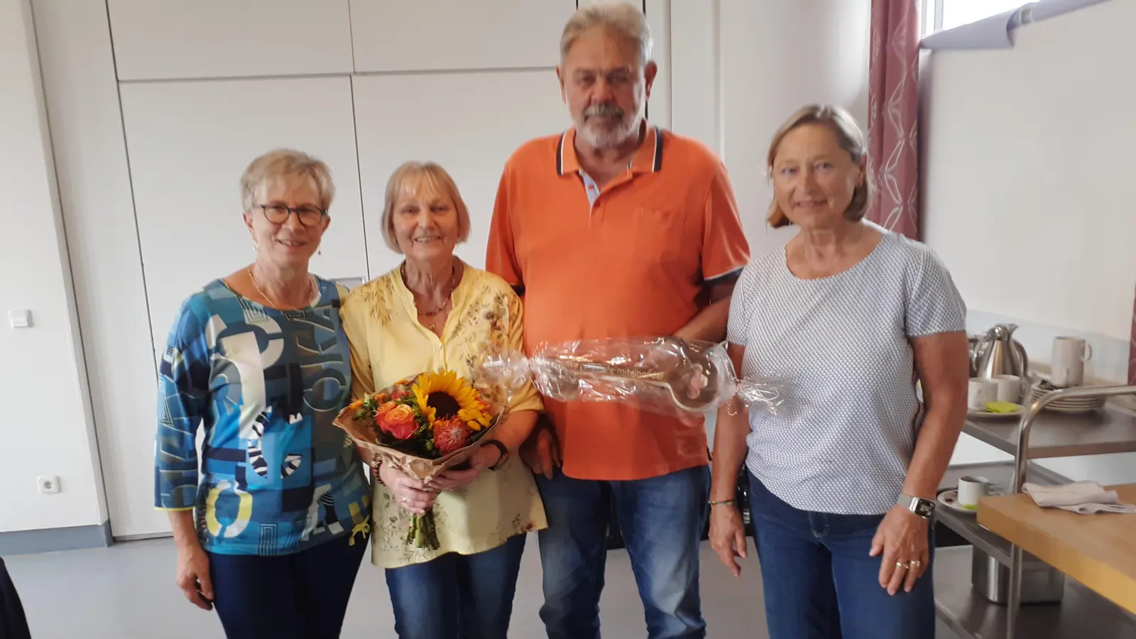 Wally und Willibald Schäffler werden verabschiedet<br>(v.l. Ursula Schuster, Wally Schäffler, Willibald Schäffler, Brigitte Strößner) (Bild: Alfred Schuster)