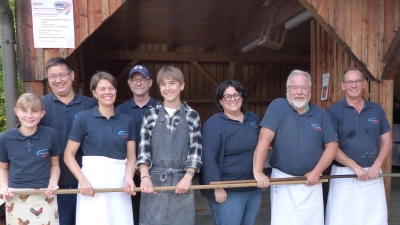 Das Team im Bild: von links Eva Knarr, 2. Bürgermeister Benjamin Hiltl, Christine Hollweck, Heiko Burkhard, Bastian Kohl, Pia Huber, Wolfgang Stowasser und Vorsitzender Gerald Habermehl. (Bild: Birgit Habermehl)