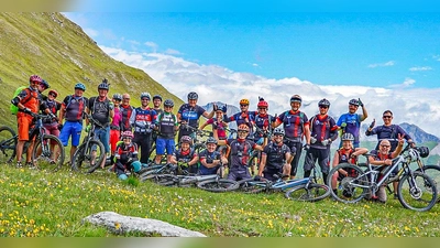 Die Nabburger Gipfelstürmer auf einer Wochenendtour unterwegs in den Alpen. (Bild: Armin Rösch)
