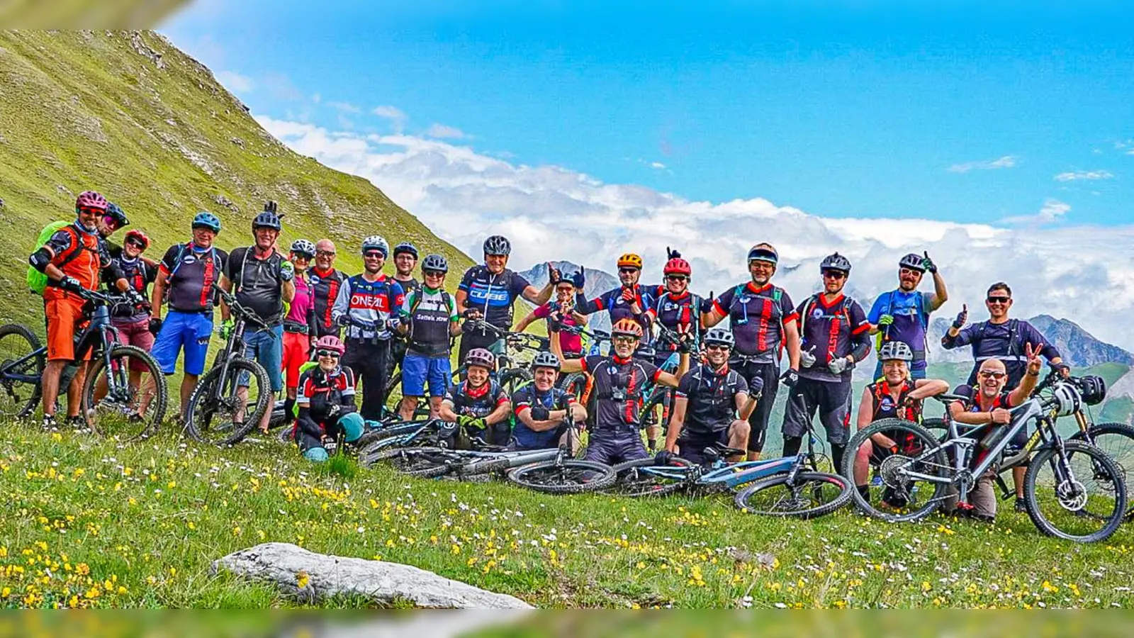 Die Nabburger Gipfelstürmer auf einer Wochenendtour unterwegs in den Alpen. (Bild: Armin Rösch)