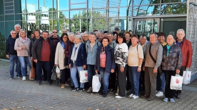 Gruppenbild Eingang Lebkuchen Schmidt (Bild: Liedtke Peter)