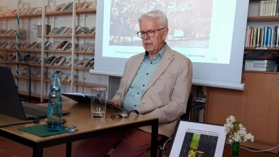Rainer Christoph bei einer Lesung in der Stadtbücherei im Jahr 2023. (Bild: Christine Henrich)