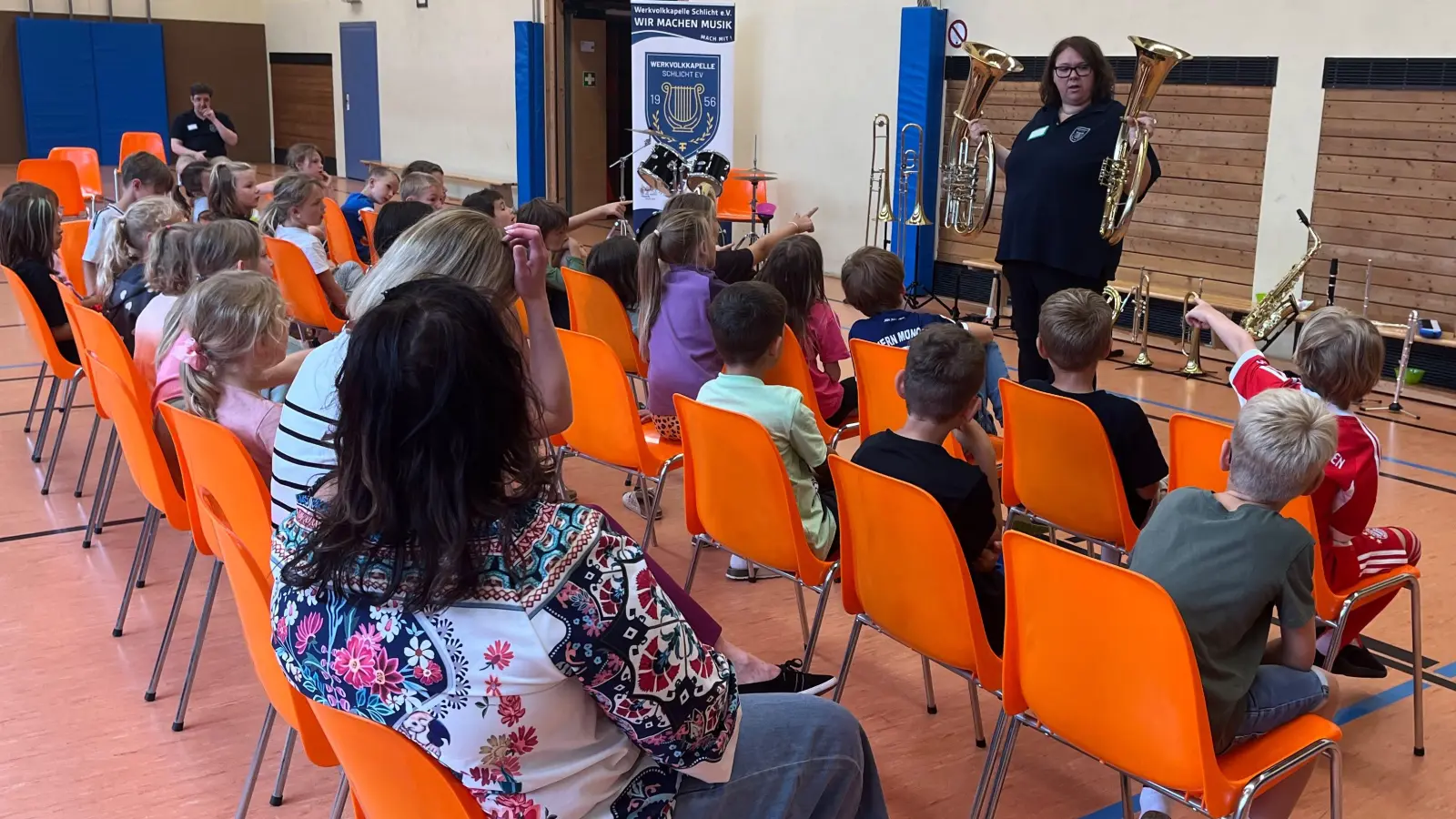 Instrumentenvorstellung der Werkvolkkapelle Schlicht in der Sebastian-Kneipp Schule Edelsfeld. (Bild: Sabine Kredler)