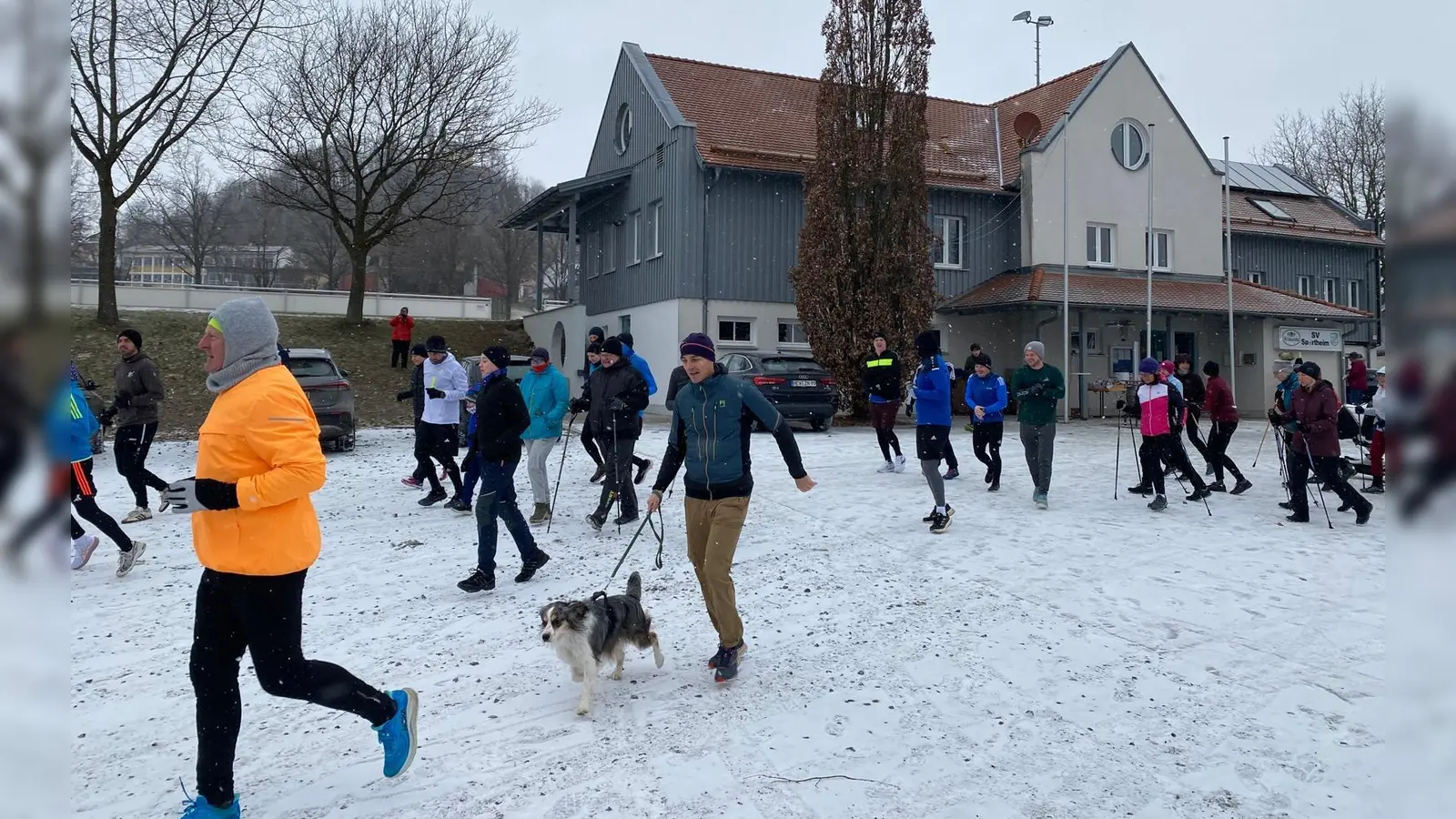 Auf vier Beinen läuft es sich schneller (Bild: Sonja Reichold)