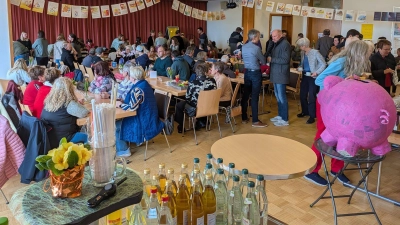 Der Pfarrsaal war bis auf den letzten Platz besetzt. (Bild: Christine Hofmann)