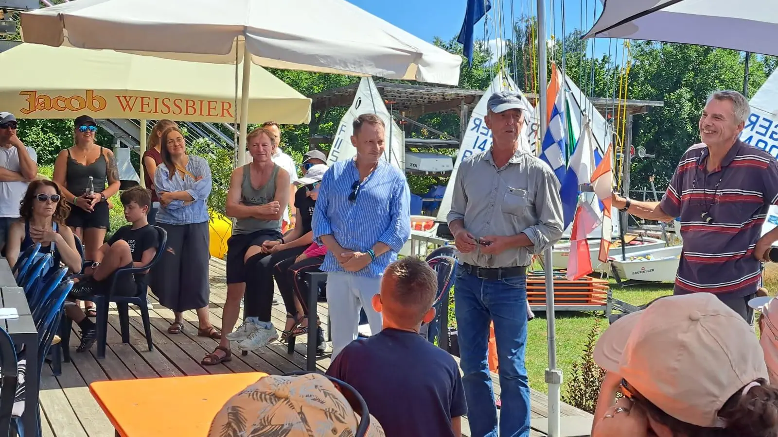 Begrüßung bei der Karpfenregatta des YCW am Brückelsee mit OB Jens Meyer (Bild: Michael Schraml)