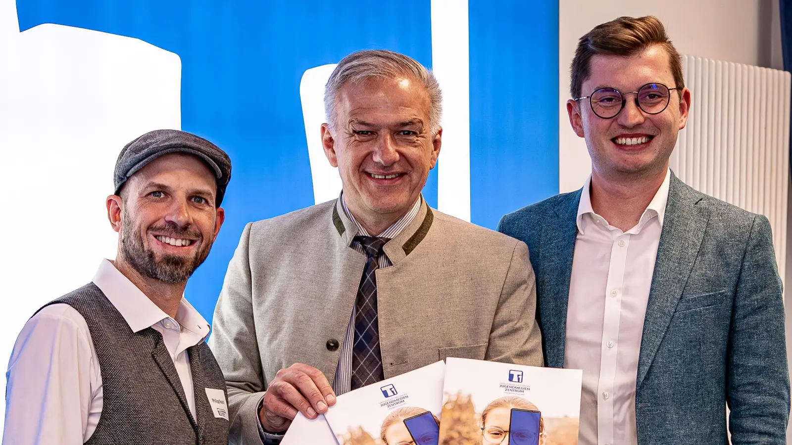 Philipp Reich - Leiter des T1(links), Landrat Roland Grillmeier (mitte), 1.Vorsitzender des KjR Tirschenreuth Max Siller (rechts) (Bild: Christian Kreil)