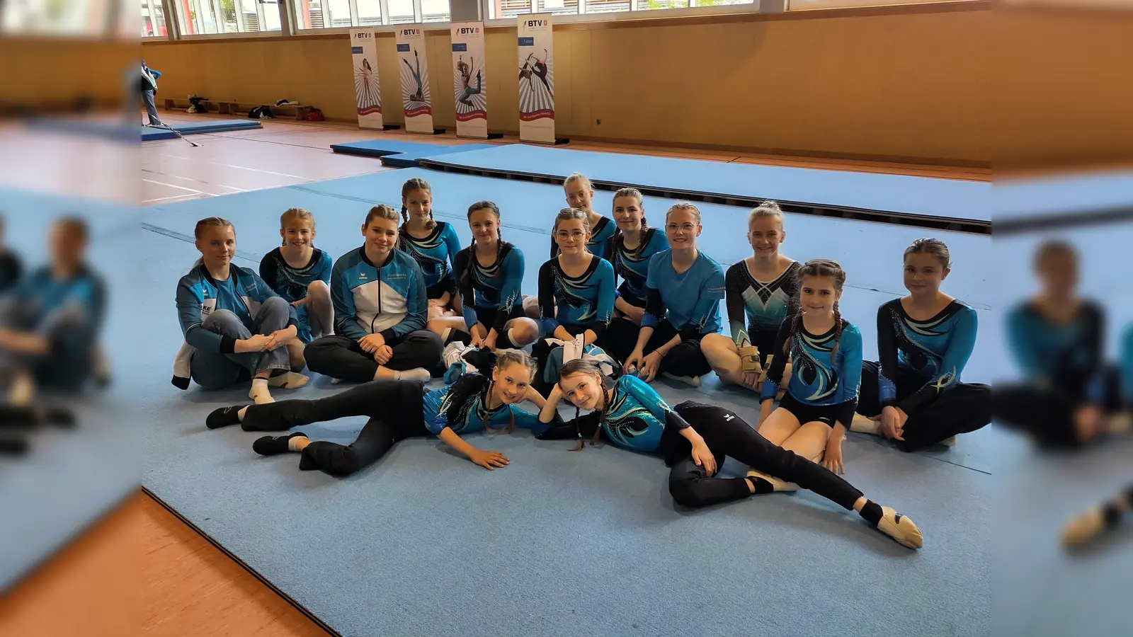 Hinten von li Maria Günzel, Marie Stobitzer, Jalia Menner, Emma Fleischmann, Alina Spies, Juna Menner, Ida Müller, Leni Härtl, Miriam Spörer, Paula Frohmann, Paula Cislaghi und Emily Heyer, sowie vorne links liegend Klara Obermeier und Pauline Niedermeier (Bild: Beate Kellner )