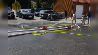 Ein Highlight vom vergangenen Jahr: Die „wasserbetriebenen” Feuerwehrautos sind vielleicht in diesem Jahr auch wieder mit dabei. (Archivbild: Tanja Pflaum)