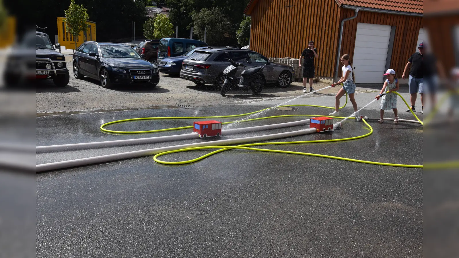 Ein Highlight vom vergangenen Jahr: Die „wasserbetriebenen” Feuerwehrautos sind vielleicht in diesem Jahr auch wieder mit dabei. (Archivbild: Tanja Pflaum)