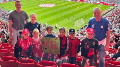 Die Mädchen des SV Altenstadt/Voh. mit Eltern und Trainern in der Allianz Arena. (Bild: Anja Hilburger)