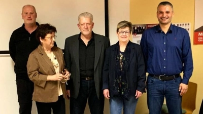 V.l.n.r.: Kreisrat Thomas Döhler, Kreisrätin und stellv, SPD-Kreisvorsitzende Brigitte Scharf, Bürgermeisterkandidat Roland Zeitler, SPD-Ortsvorsitzende Isgard Forschepiepe und SPD-Landratskandidat Muhammet Dal. (Bild: Thomas Flügel)