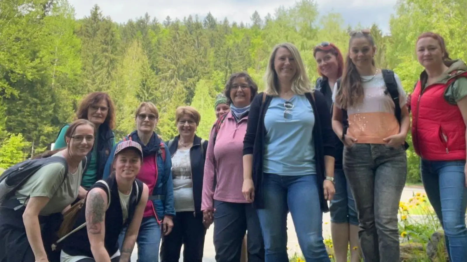 Eine Auftaktwanderung nach Maß im Jubiläumswanderung des Waldvereins führte eine Frauengruppe von elf Teilnehmerinnen vor kurzem<br>durch. Das wird mit Sicherheit keine Eintagsfliege sein. (Bild: Renate Staschewski)