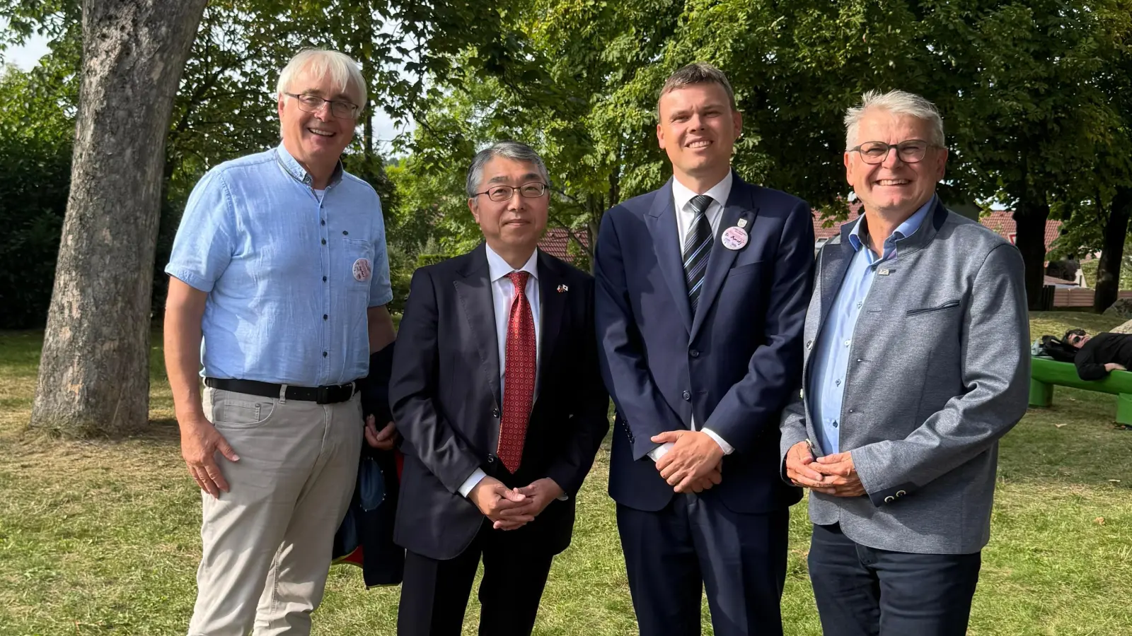 von li. nach rechts: 2. Bürgermeister Andreas Hopfner, der japanische Botschafter, Martin Kopeck (Ronspergs Bürgermeister), MdL Martin Scharf (Bild: Andreas Hopfner)