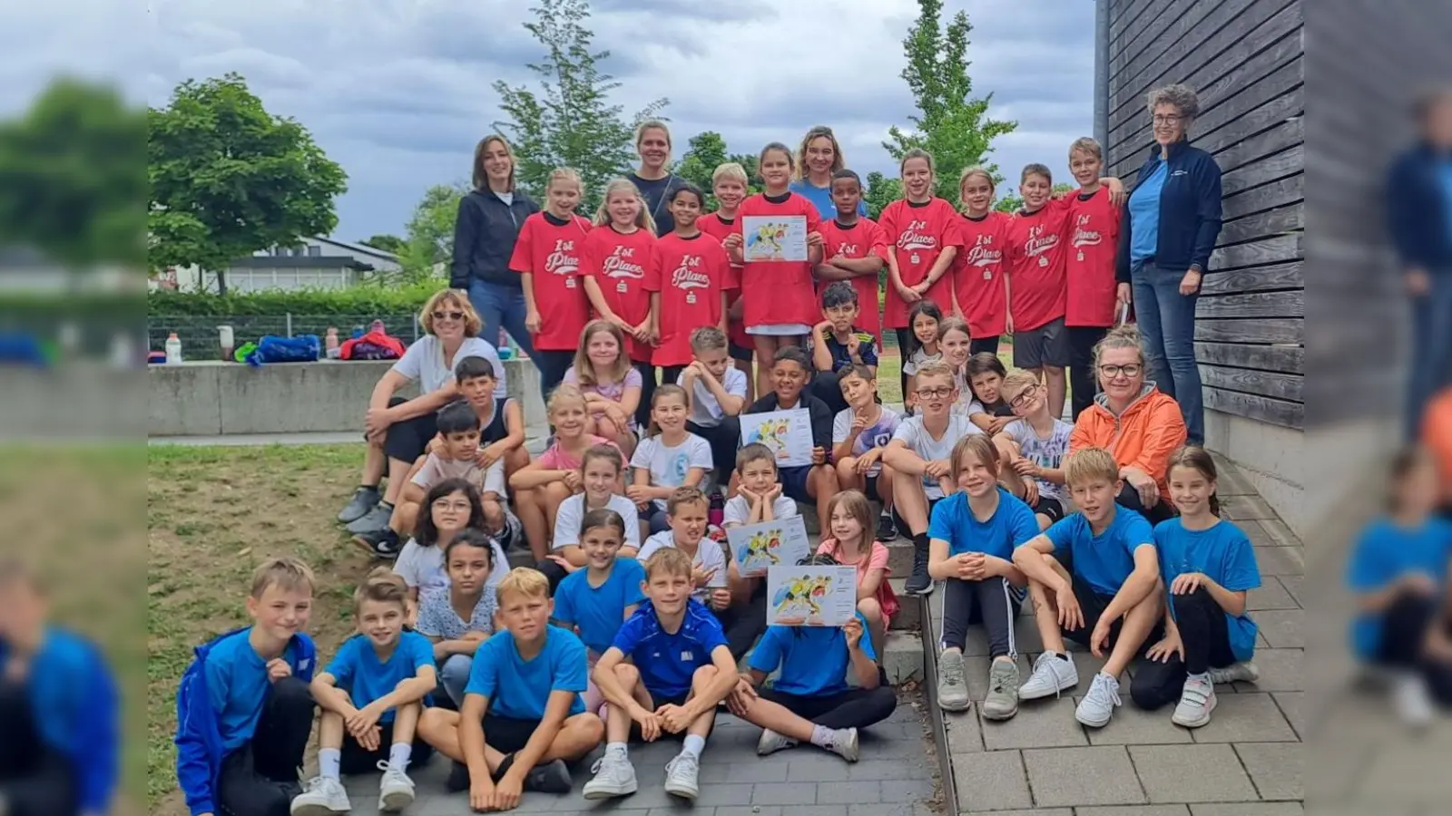 T-Shirts für die Sieger und Urkunden für alle Teams (Bild: Birgit Schraml )