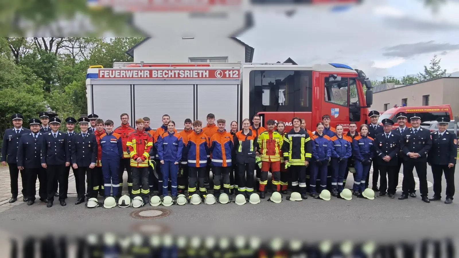 Gruppenbild der Prüflinge und der Schiedsrichter anlässl. der Prüfung im KBM Bereich 3/. (Bild: Florian Wittmann)