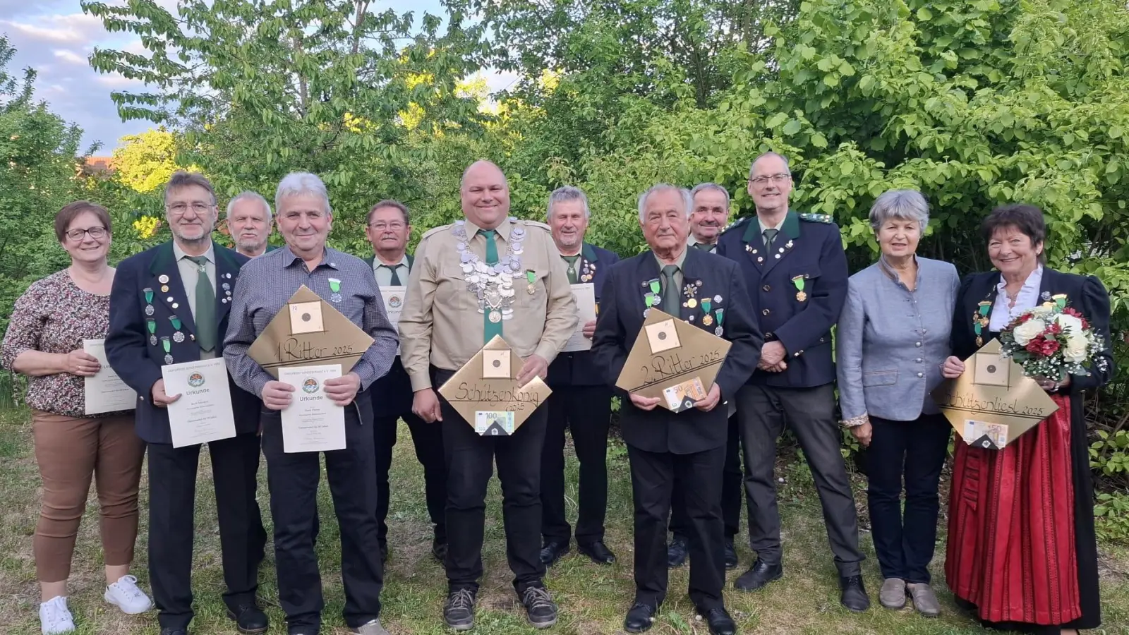 Kopp Irene, Munker Rudi, Witzel Herbert, Pirner Hans, Gradl Josef, Donhauser Christian, Aures Günther, Strobel Gerd, Pirner Erwin, Miek Helmut, 3. Bgm. Frau Geismann, Strobel Erika. (Bild: Martin Franitza)