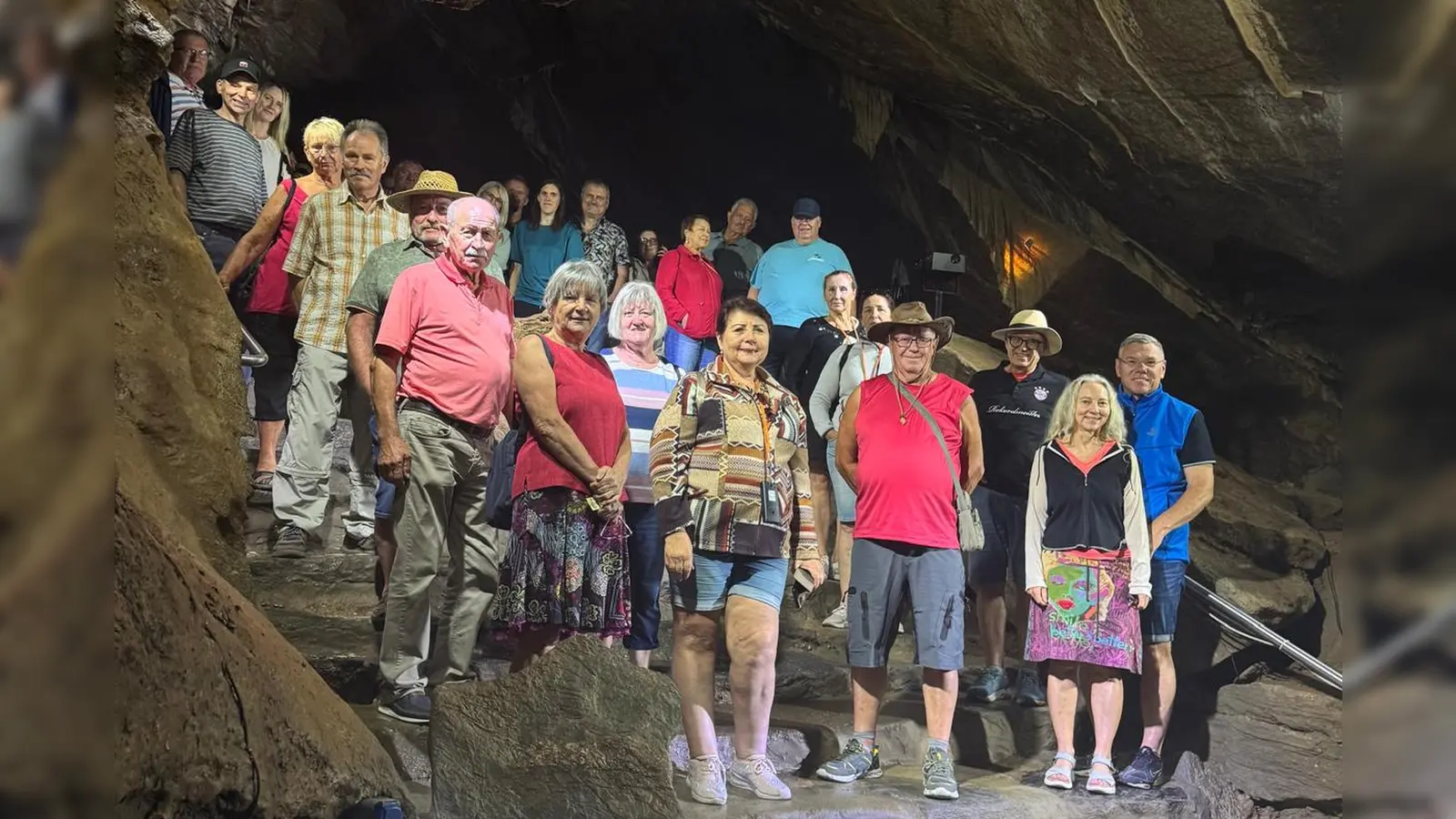Erste Station der Parksteiner bei ihrer Samstags-Vogtlandreise war die Drachenhöhle in Syrau bei Plauen. (Bild: Werner Robl)