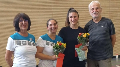 Gisela Promm, AL Turnen, Martina Pirner und Marina Weitzer, Georg Peters, 1. TV-Vorsitzender (von links). (Bild: Gisela Promm)