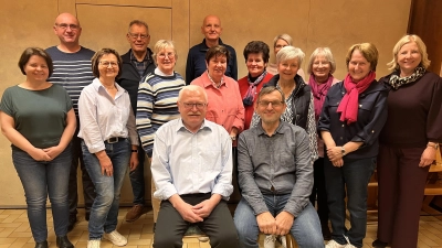 Harmonie herrschte in der alten Vorstandschaft unter Josef Moosburger (vorne li.) und weiter geht es genauso bei der Neuen unter Erhard Ströhl (u. re.). (Bild: Marianne Moosburger (mma))