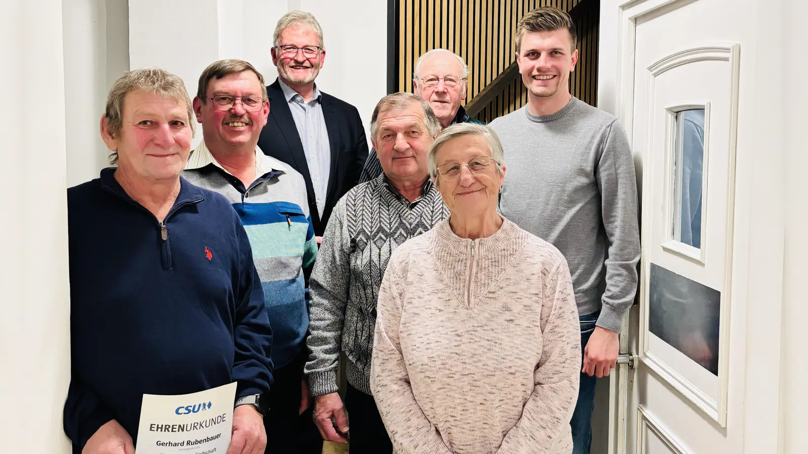 Die geehrten beim CSU Ortsverband Edelsfeld mit Ortsvorsitzenden Peter Mauritz und Bürgermeisterkandidat Jürgen Leißner. (Bild: Jürgen Leißner)