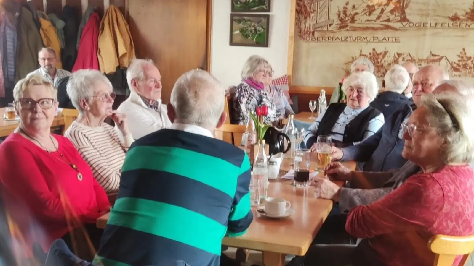 Maria Bächer erhielt besonders viel Applaus für die Osterlämmchen. (Bild: Elfi Kempke und Zita Schuster-Thaler)