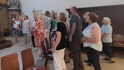 Die Gruppe von „Gemeinde geht” in der Kirche St. Michael. (Bild: Gertraud Klinger)