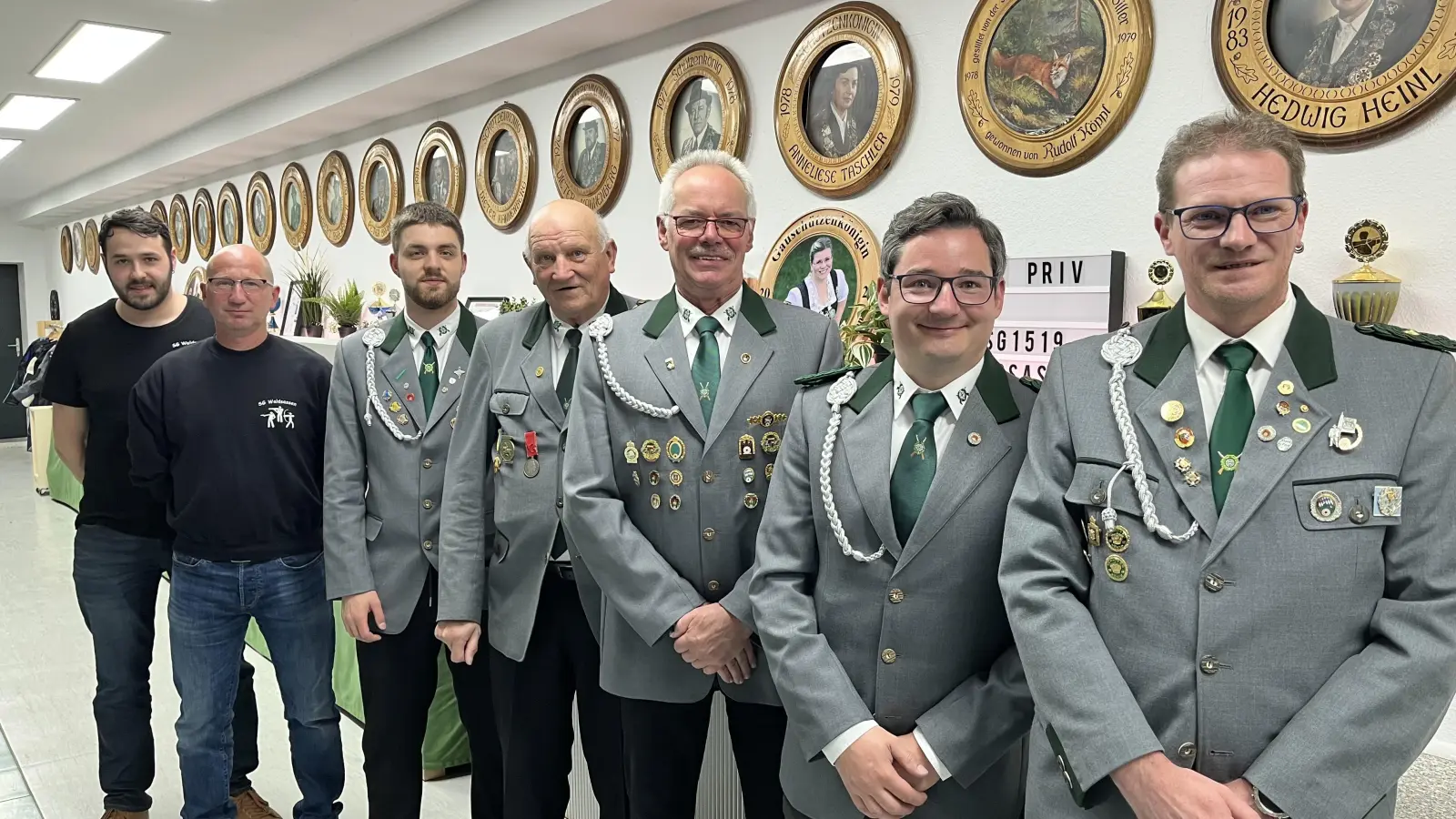 Die Gewählten (von links nach rechts): Manuel Gschwend, Thomas Bomann, Erik Dobler, Alfred Koch, Roland Schröpf, Robert Petrick und Christian Koch. Auf dem Bild fehlen Bruno Salomon und Georg Hoffmann. (Bild: Georg Hoffmann)