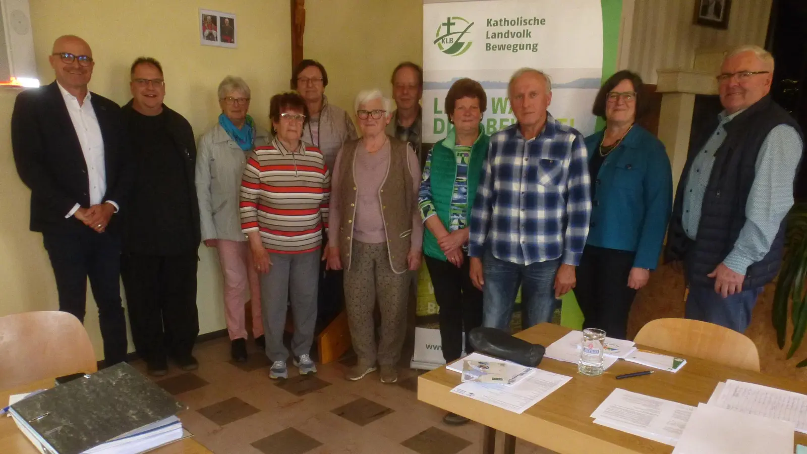 Die neu gewählte Vorstandschaft der KLB Schwarzhofen.  (Bild: Adolf Mandl)